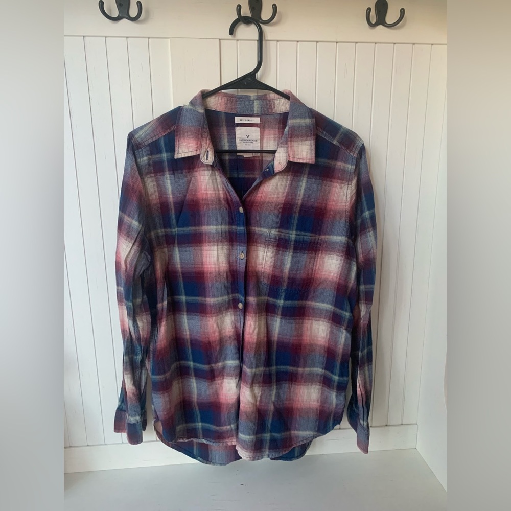 American Eagle Outfitter’s 
Women’s Button Up Shirt